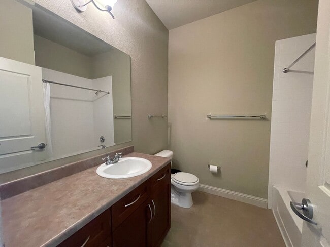Building Photo - Stylish & Spacious 2-Bedroom Loft-Style Re...