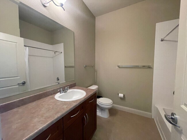 Building Photo - Stylish & Spacious 2-Bedroom Tech Center R...