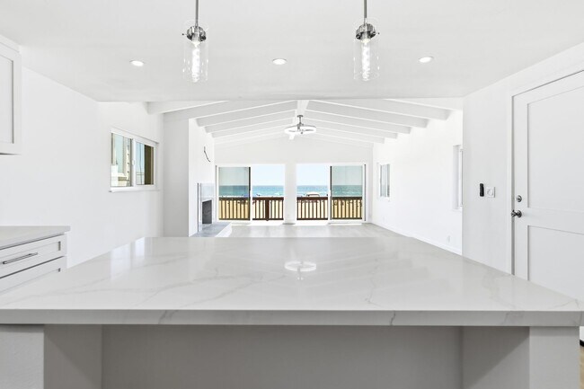 Building Photo - 3010 W Oceanfront
