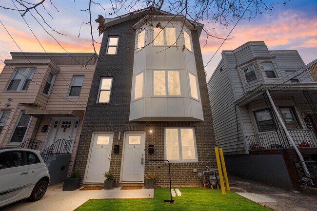 Building Photo - 111 Charles St