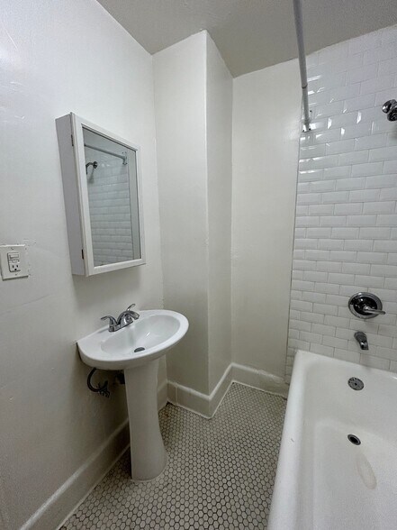 Building Photo - 1523 N McCadden Pl