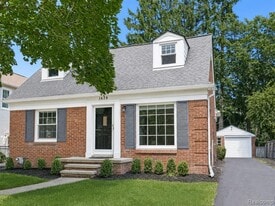 Building Photo - 1679 Villa Rd
