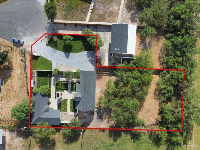 Building Photo - 12303 Lakeview Dr