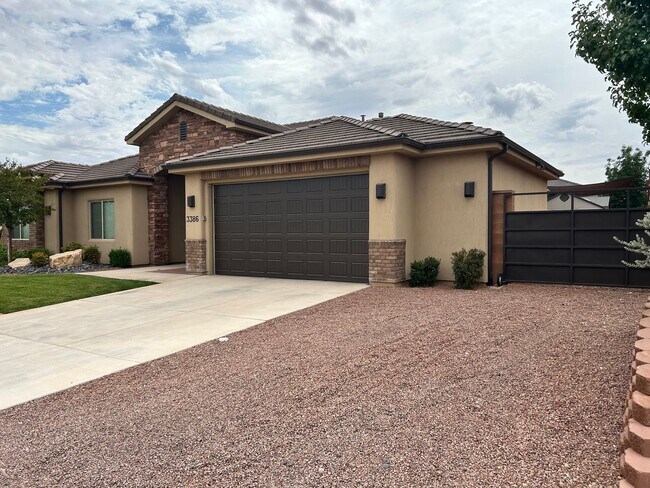 Building Photo - Spacious Single-Level Living in St. George!