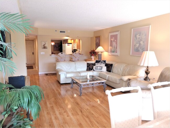 Building Photo - Annual Furnished 2nd Floor Condo located a...