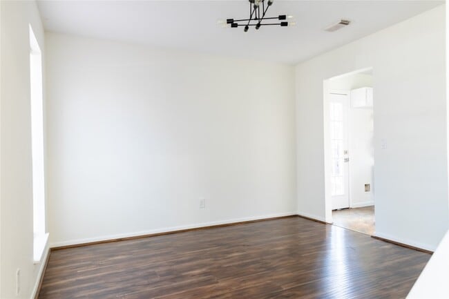 Building Photo - 22 Cottage Grove Pl