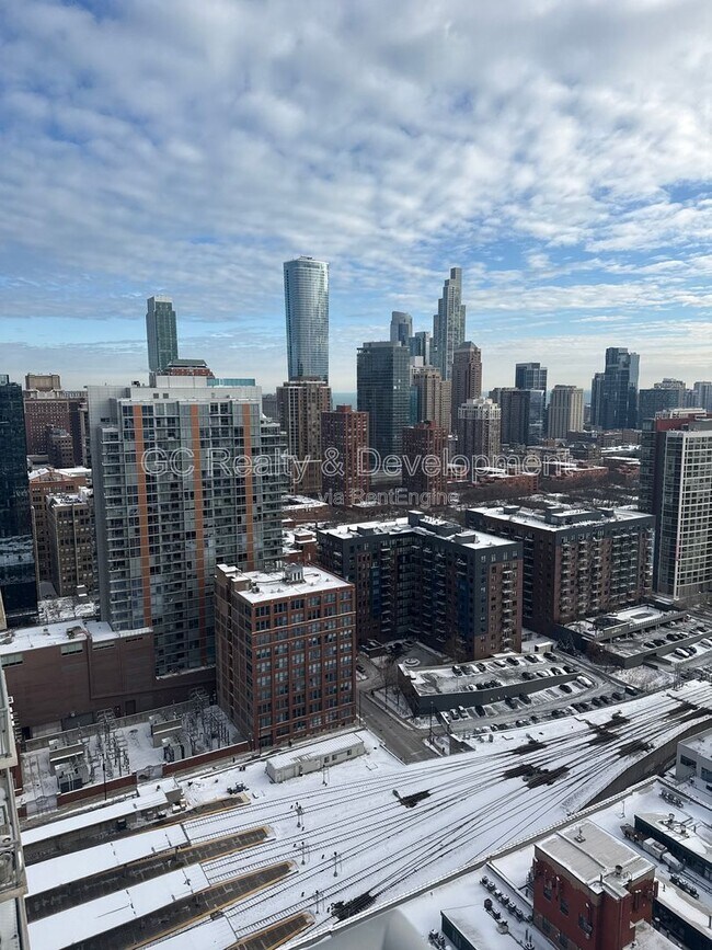 Building Photo - 701 S Wells St