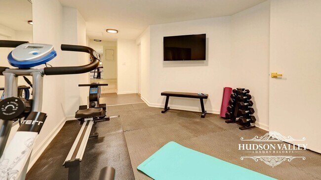 Building Photo - Elegant 7-Bedroom Estate in White Plains –...