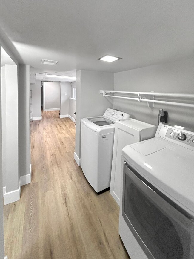 Building Photo - Welcome to this newly remodeled gem located in the heart of Collier, PA.