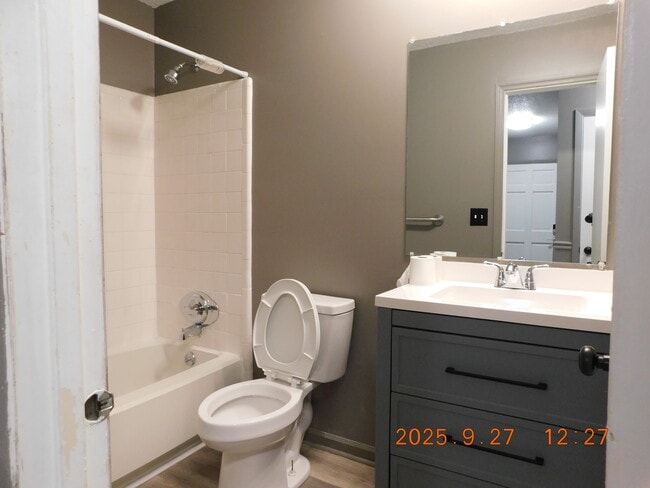 Guest bath - 8 Druid Pl