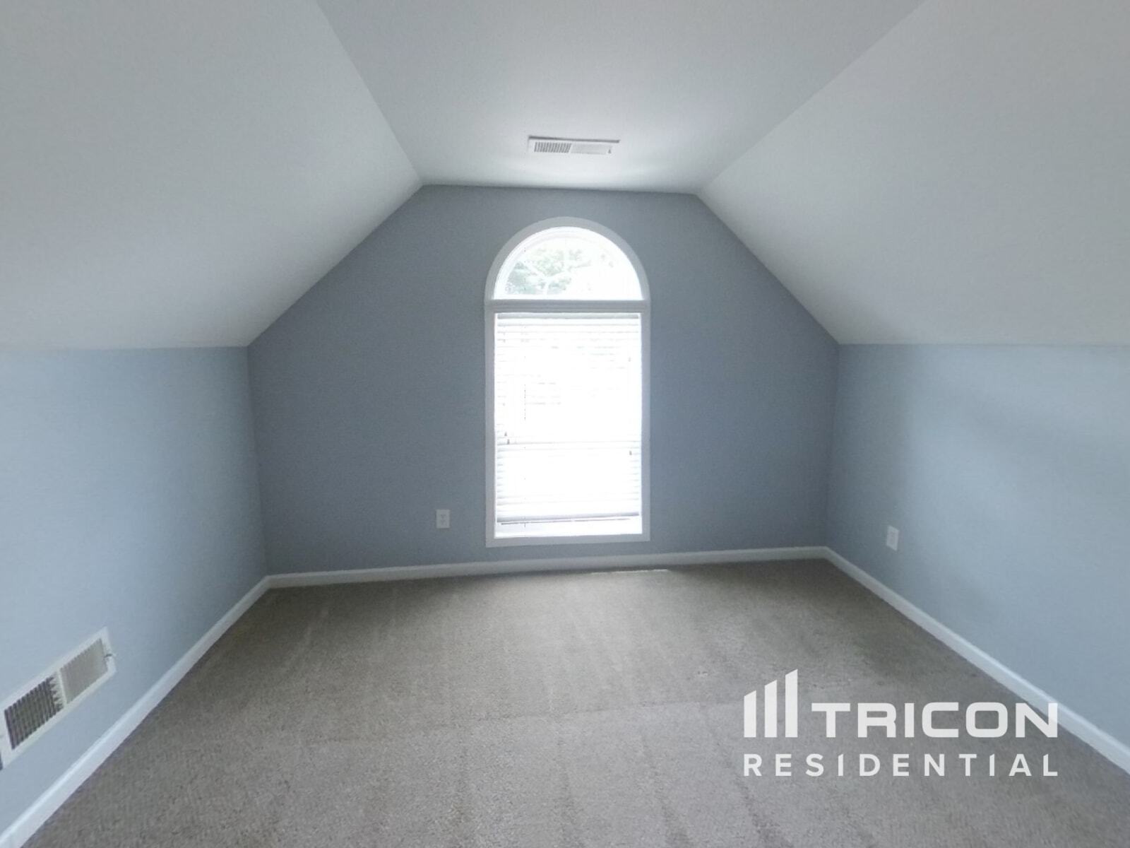 Building Photo - 247 Lantana Dr