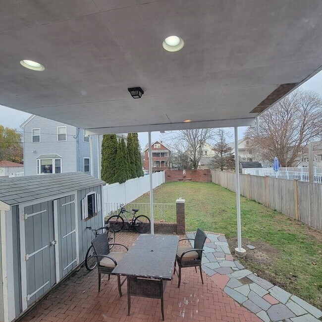 Building Photo - 459 Medford St