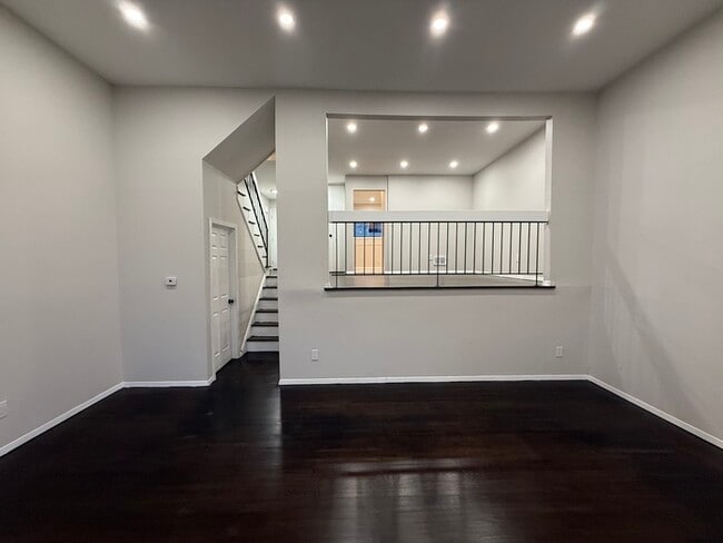 Building Photo - 440 Tall Oak Ln