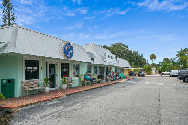 Building Photo - 275 Palm Ave