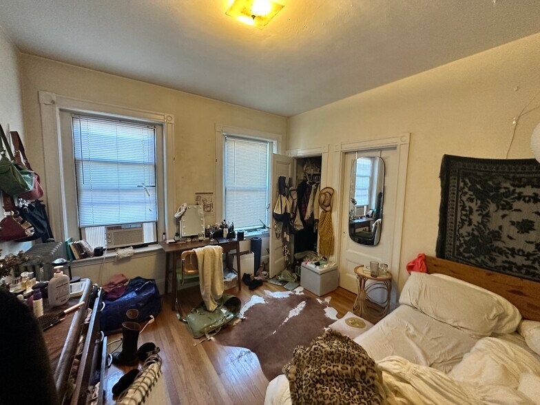 Building Photo - 174 Saint Alphonsus St