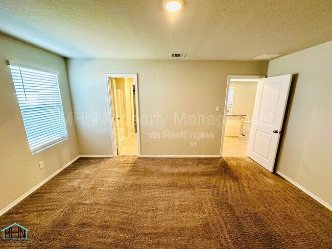 Building Photo - 9007 Little Hoss