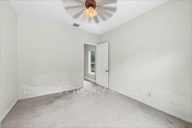 Building Photo - 129 Acorn Ln