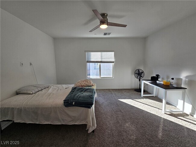 Building Photo - 600 N Carriage Hill Dr