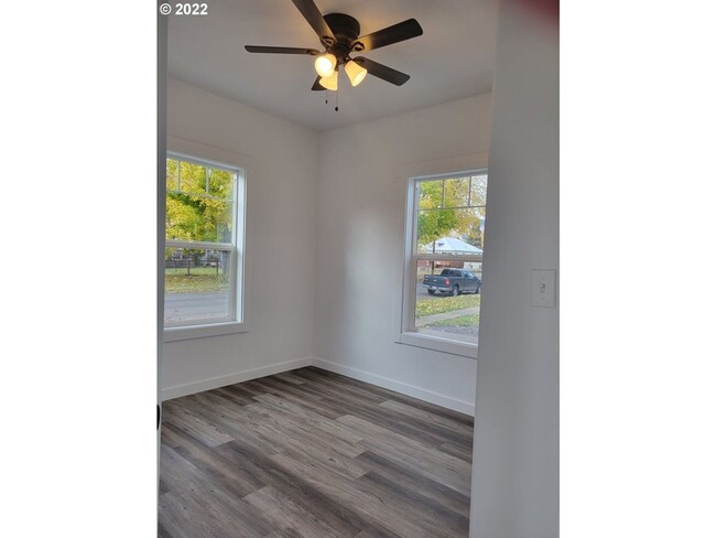 Building Photo - 2303 N Fir St