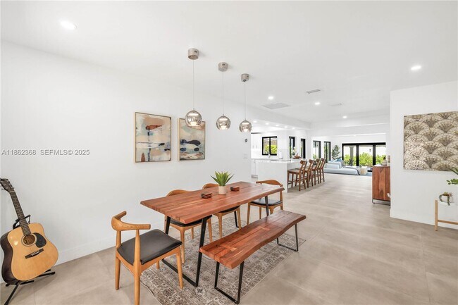 Building Photo - 341 SW 21st Rd