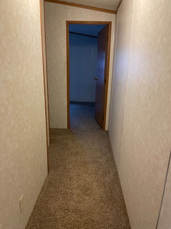 Building Photo - Wonderful 3 Bed 2 Bath In-Town