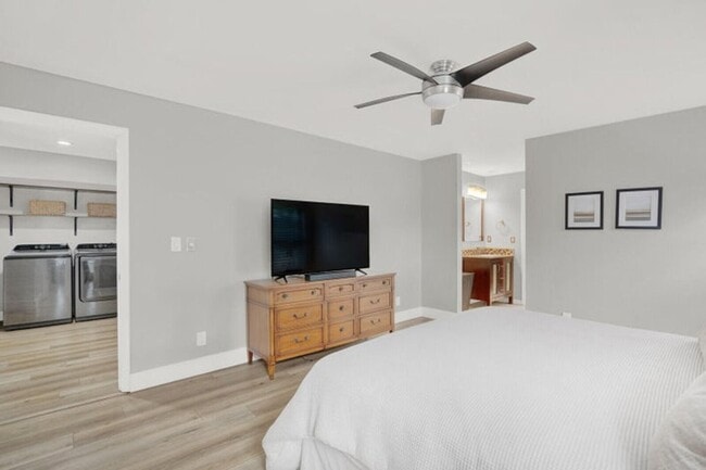 Building Photo - 940 Rainberry Lake Dr