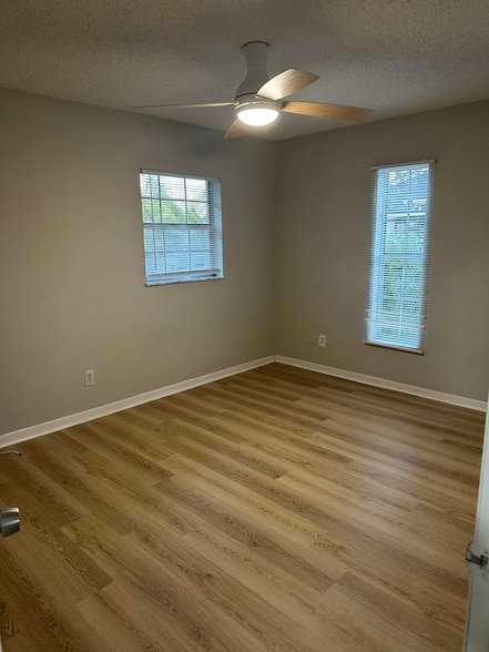 Building Photo - 965 SE Caravan Ave