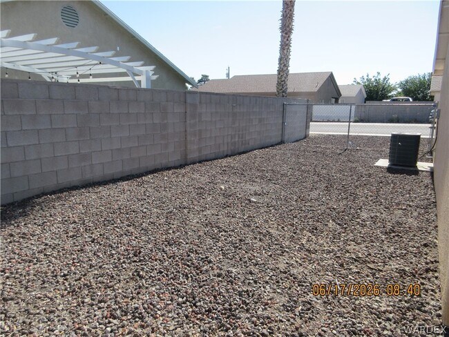 Building Photo - 2747 Phoenix Ave