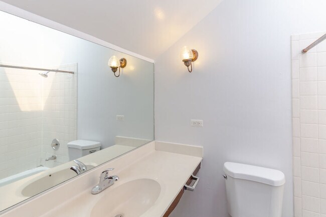 Building Photo - 1257 W Belden Ave