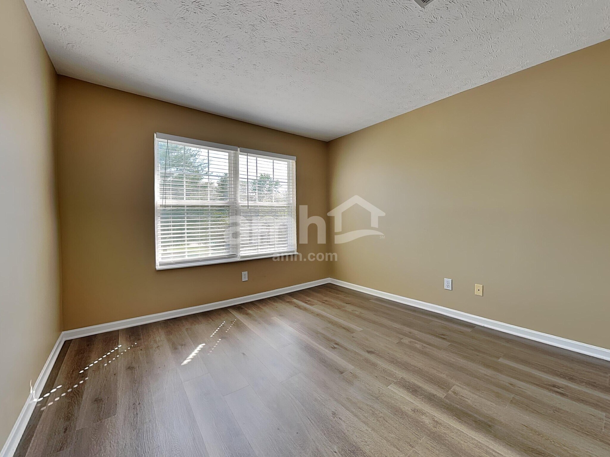 Building Photo - 684 Linden Creek