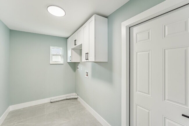 Building Photo - 3701 SE 17th Pl