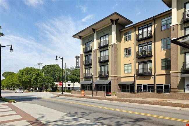 Primary Photo - 5300 Peachtree Rd