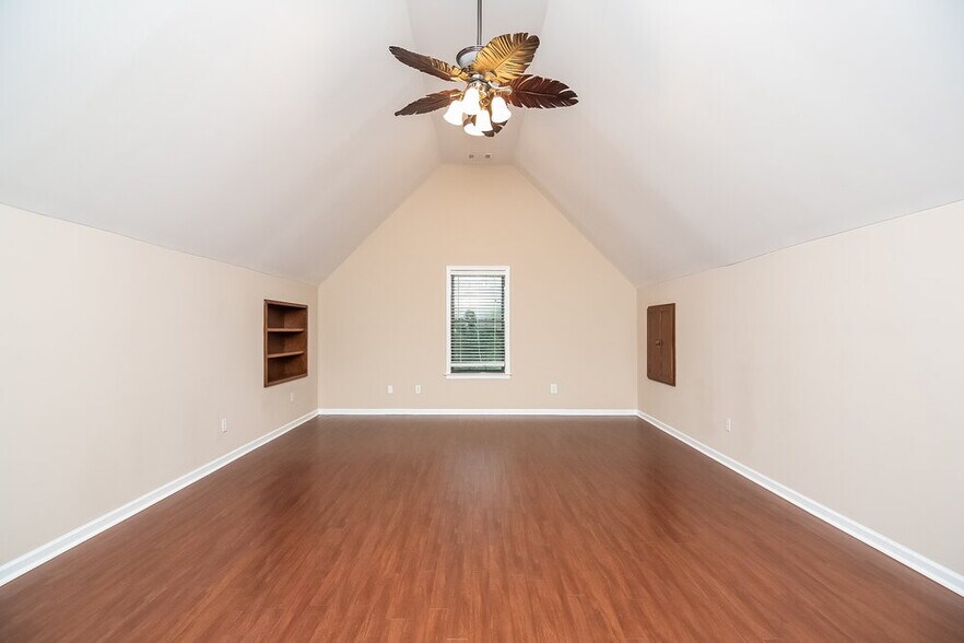 Building Photo - 8018 Jills Creek Dr