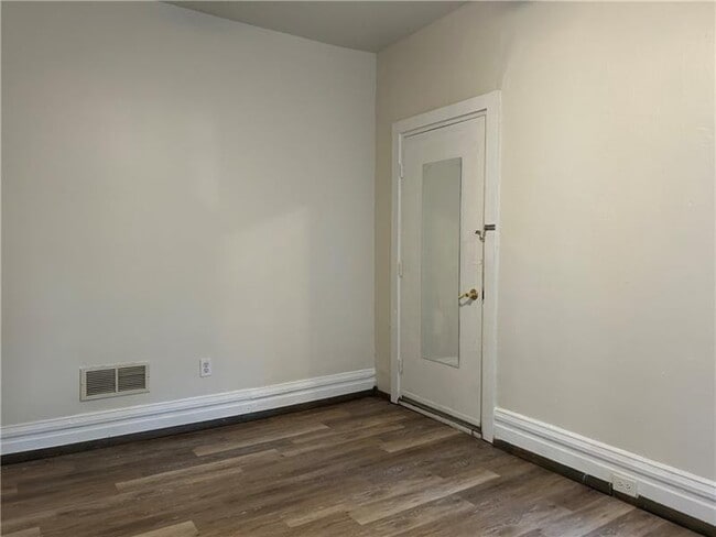 Building Photo - 317 Stratford Ave