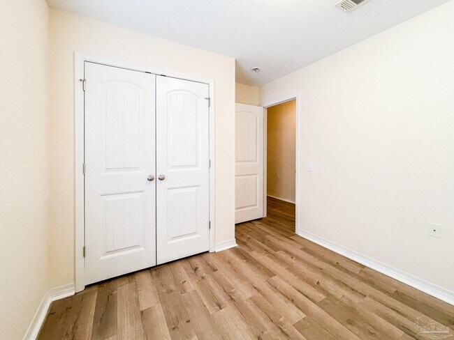 Building Photo - 5853 Bilek Dr