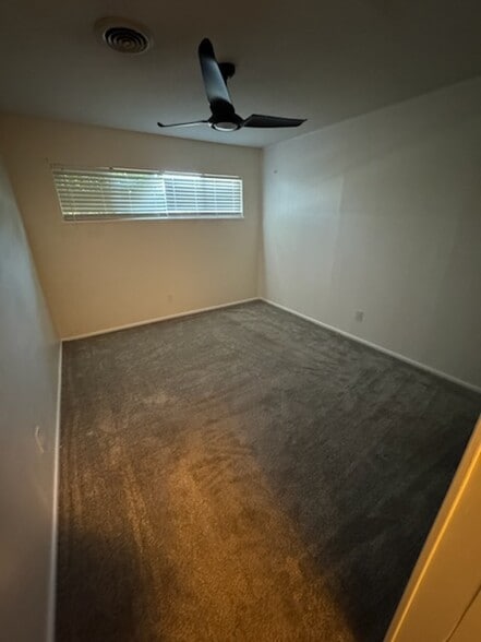 Building Photo - 325 Crestview Way