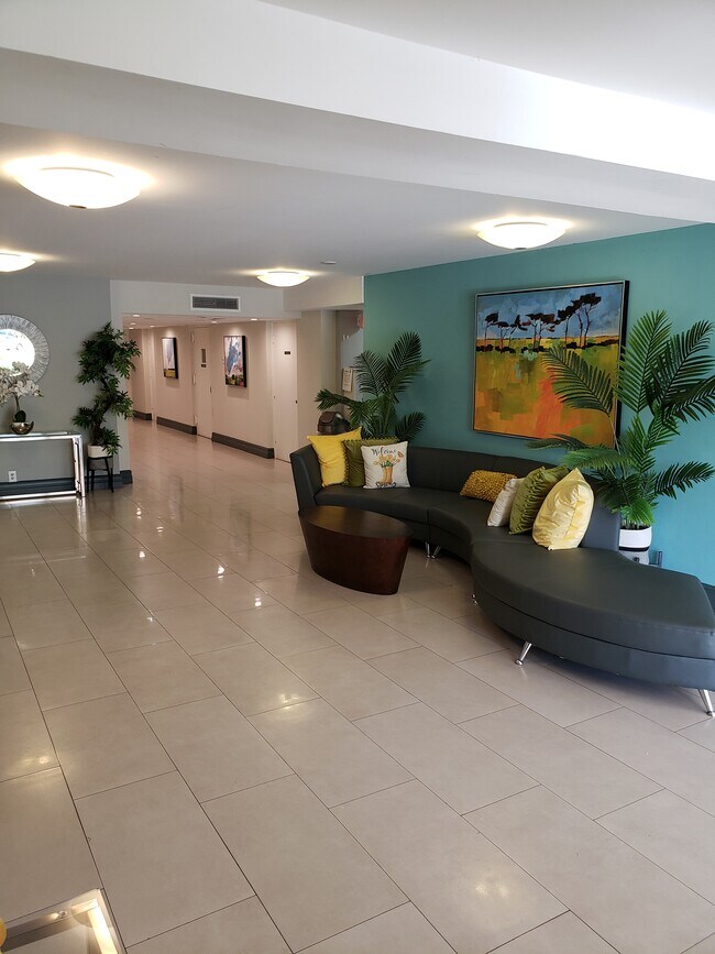 Building Photo - 2681 S Course Dr