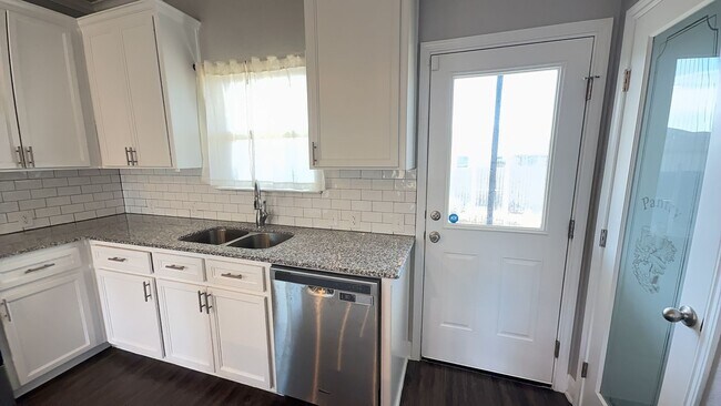 Building Photo - GORGEOUS 3-bedroom 2-bathroom home in Prairie Ridge! Half Off 1st Month's Rent!!