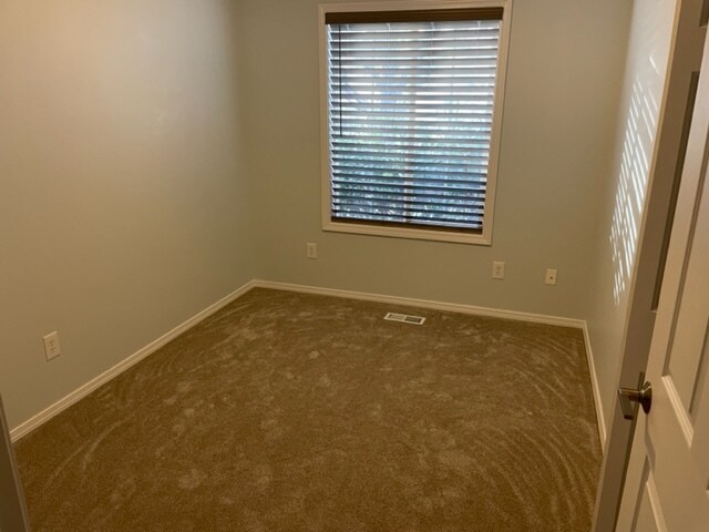 Guest bedroom with new carpet/pad and blinds - 3065 S Ladera Pl