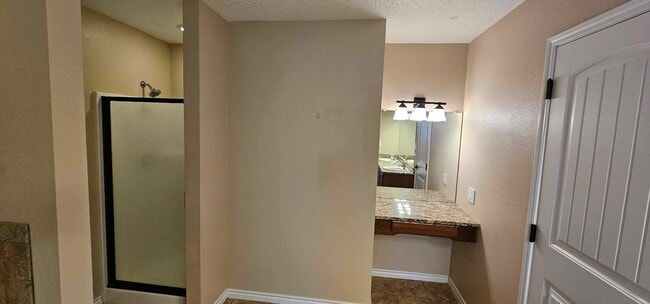 Building Photo - Beautiful 4 bedroom, 2 bath home for rent