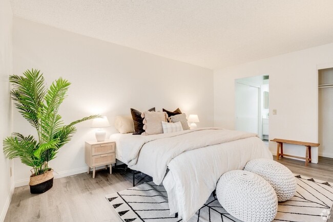 Building Photo - Alosta Place