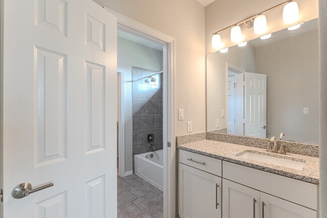 Building Photo - 6 Winter Thicket Pl