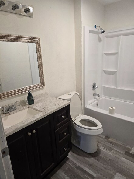 Building Photo - 810 S Cooper Ave