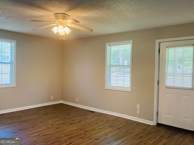 Building Photo - 900 Park Ave