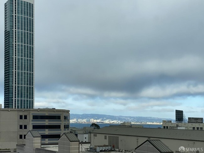Building Photo - 77 Dow Pl