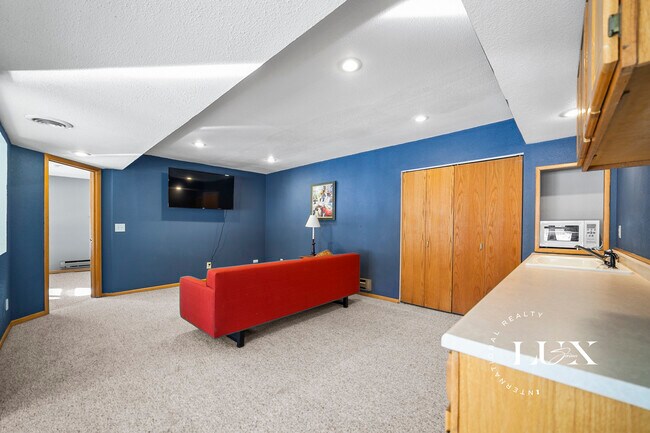 Building Photo - 2504 Sheffield Cir N