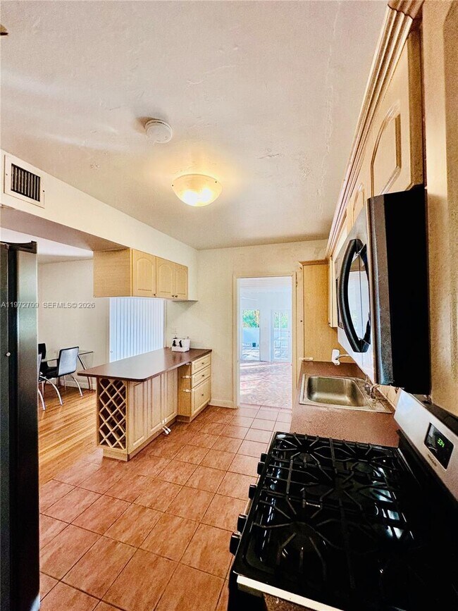 Building Photo - 1180 SW 22nd Terrace