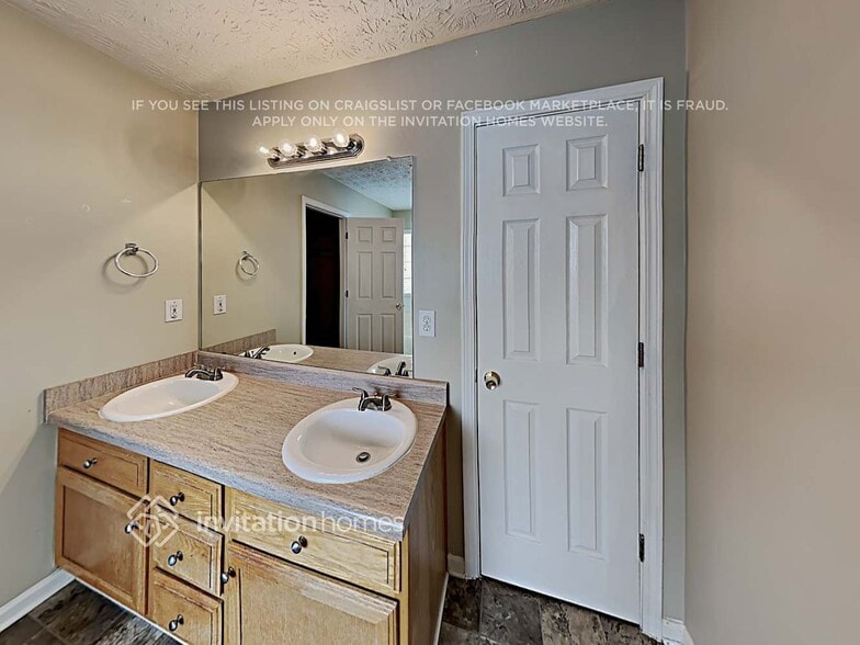 Building Photo - 1825 Midcourt Way