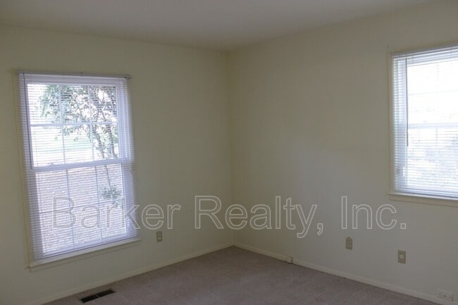 Building Photo - 405 Killington Dr