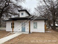 Building Photo - Two bedroom cottage in Shawnee